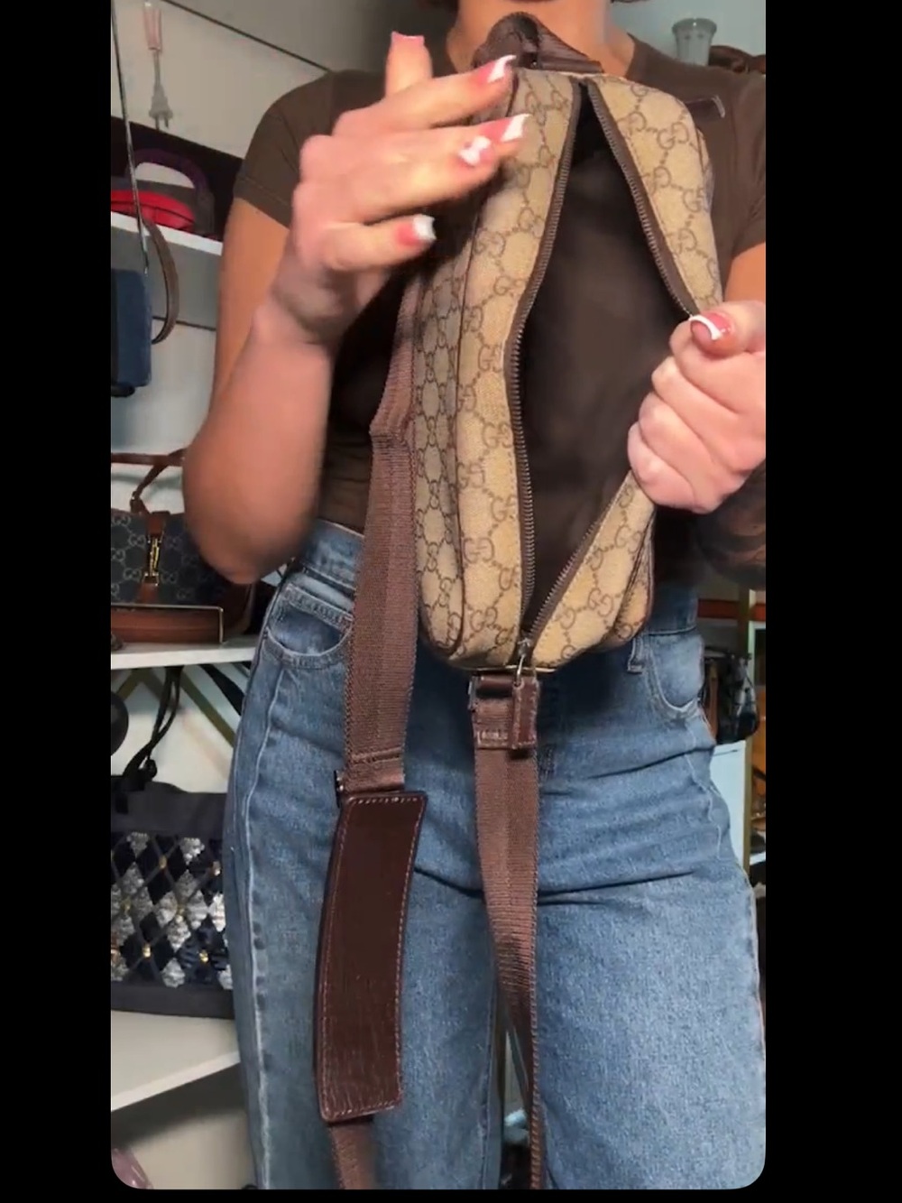 Gucci GG Supreme Canvas Crossbody Messenger Bag - Picture 7 of 12